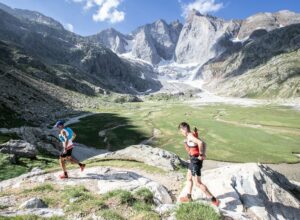 trail au pied du Vignemale