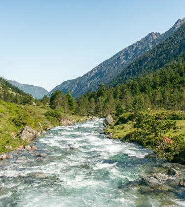 Peut-on boire l&rsquo;eau de montagne ? Risques et conseils